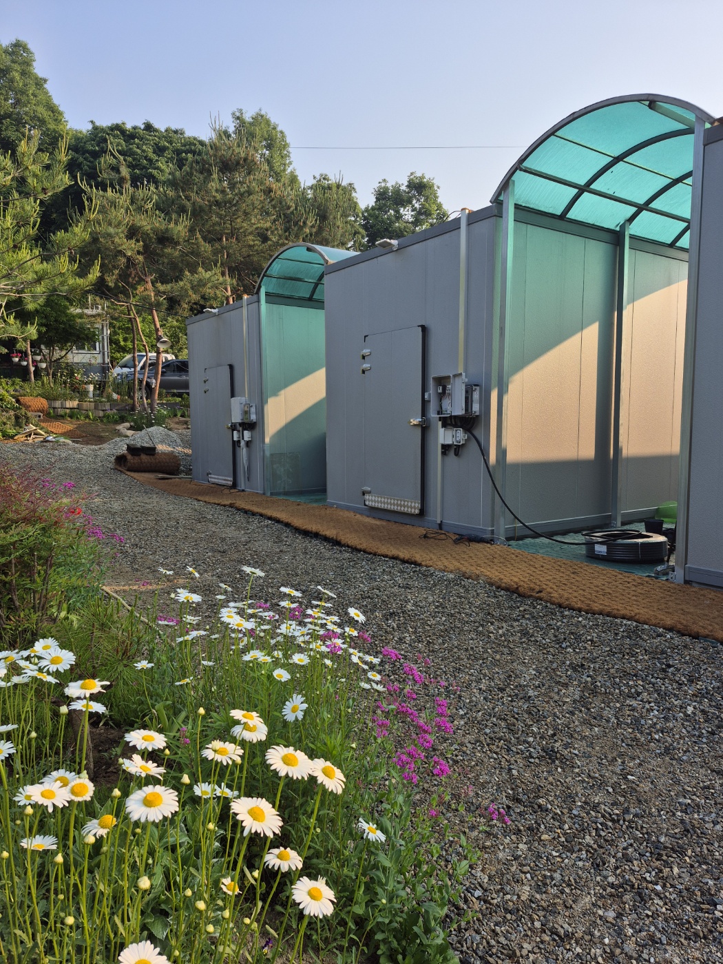 송이나라 재배동 외부 전경